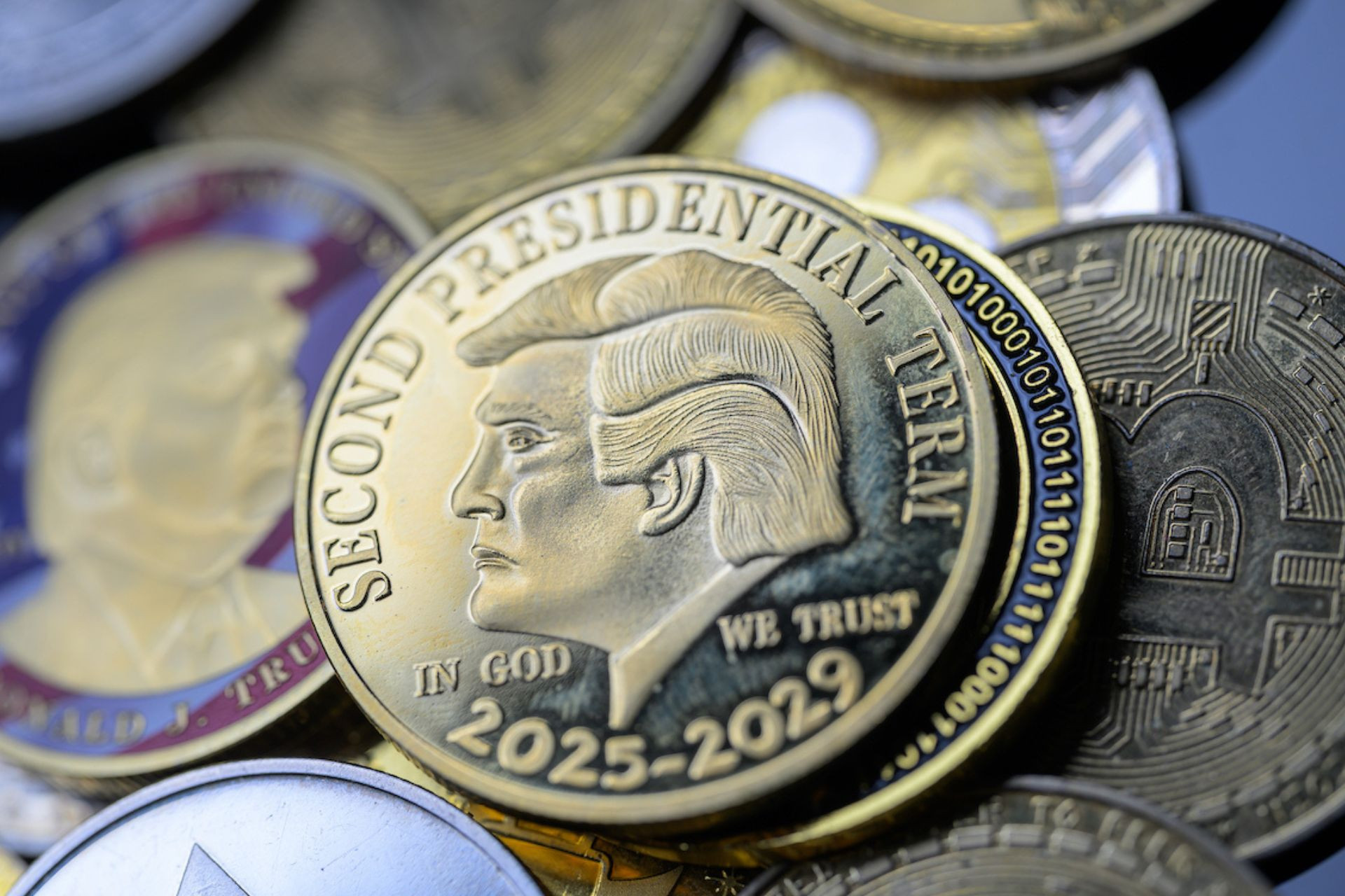 Mysterious 12-Foot Golden Trump Bitcoin Statue Shocks D.C.